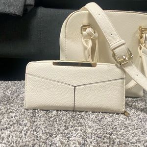 Crème colored wallet